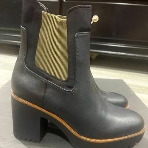 Black Chinese laundry “good day” lug boots, Size 11